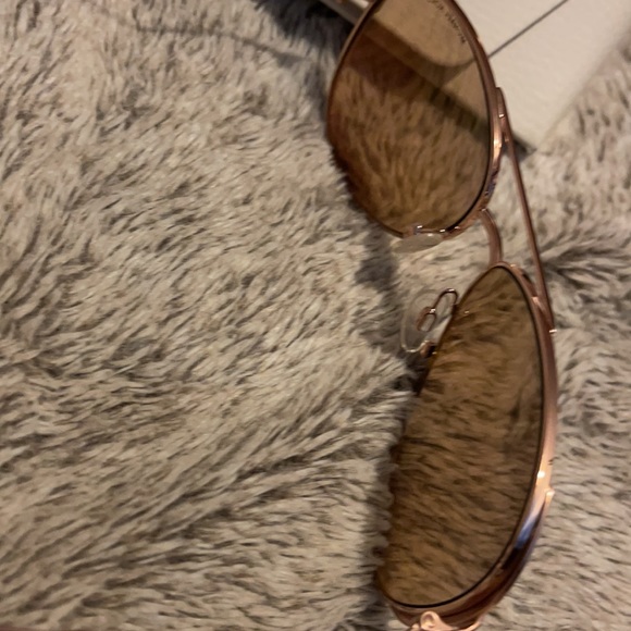 Michael kors sunglasees - Picture 6 of 6
